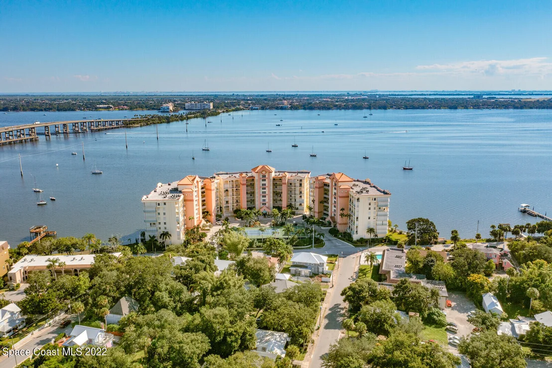 Photo of Unit 606 at 100 Riverside Drive