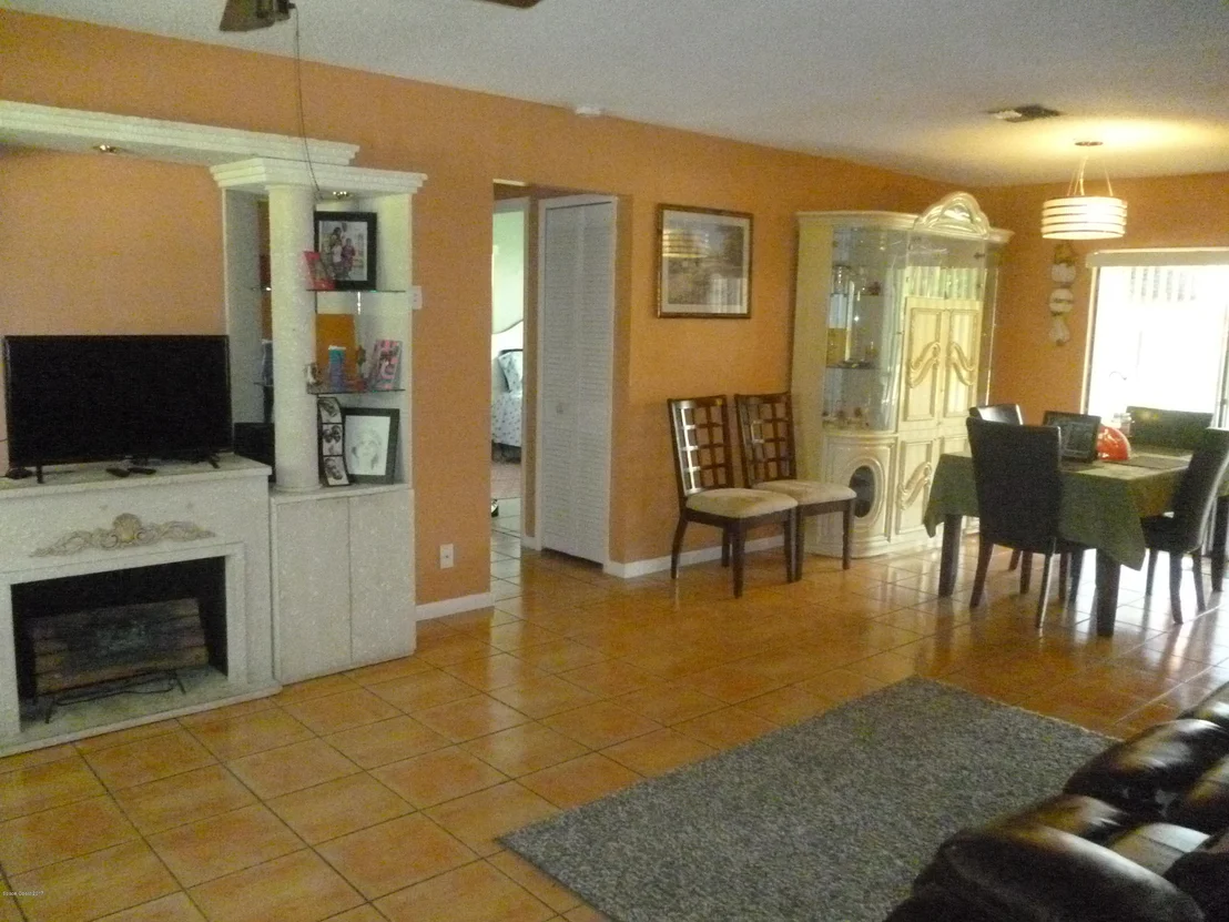 Photo of 1239 Packer Road SE