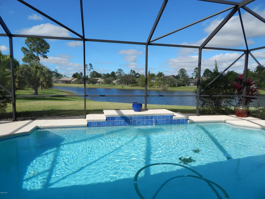 Photo of 211 SE Devlin Court