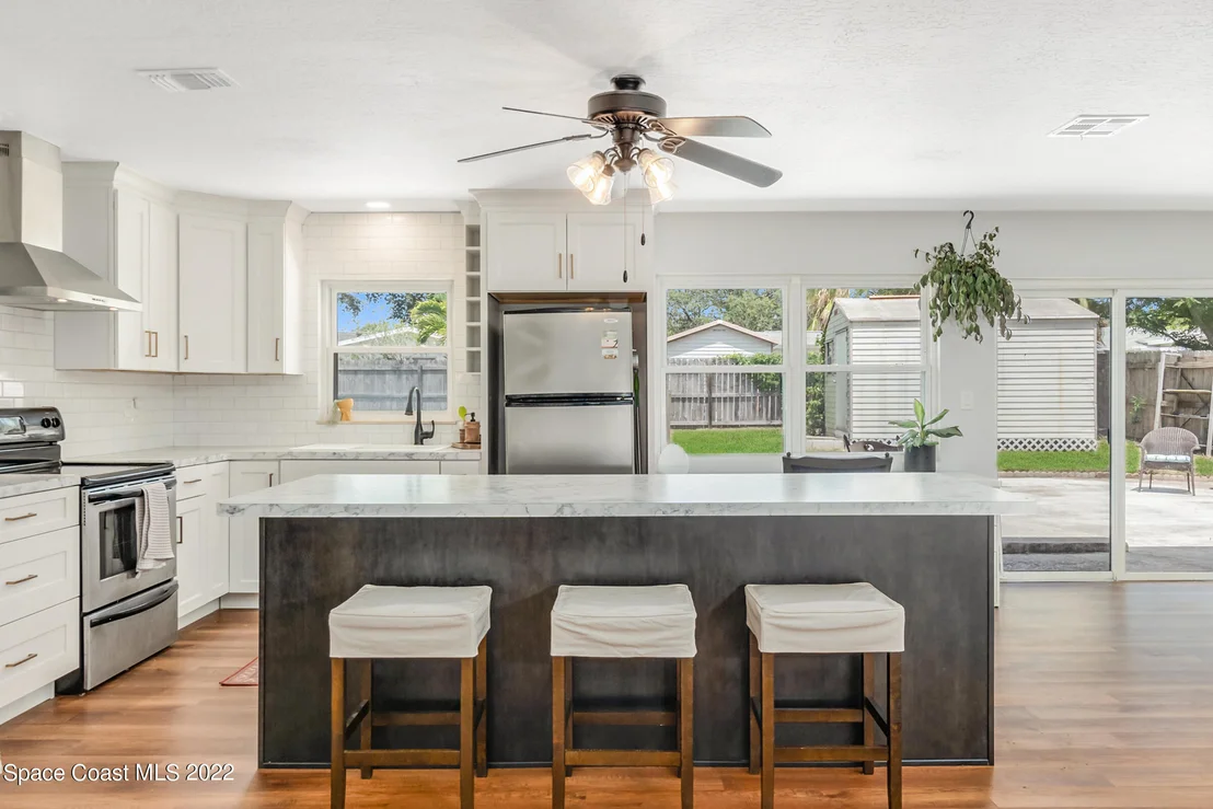 Photo of 1155 Abbey Circle NE