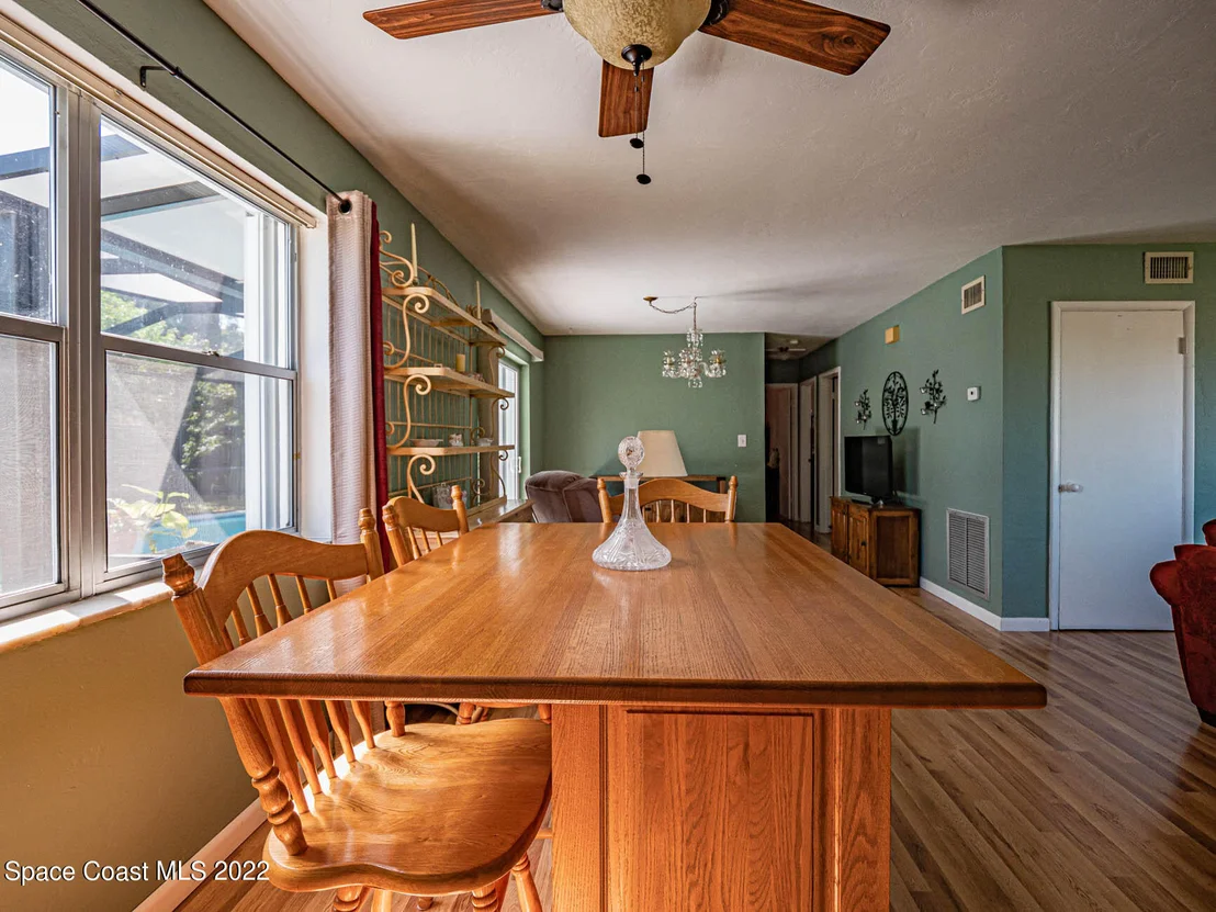 Photo of 931 Bianca Drive NE