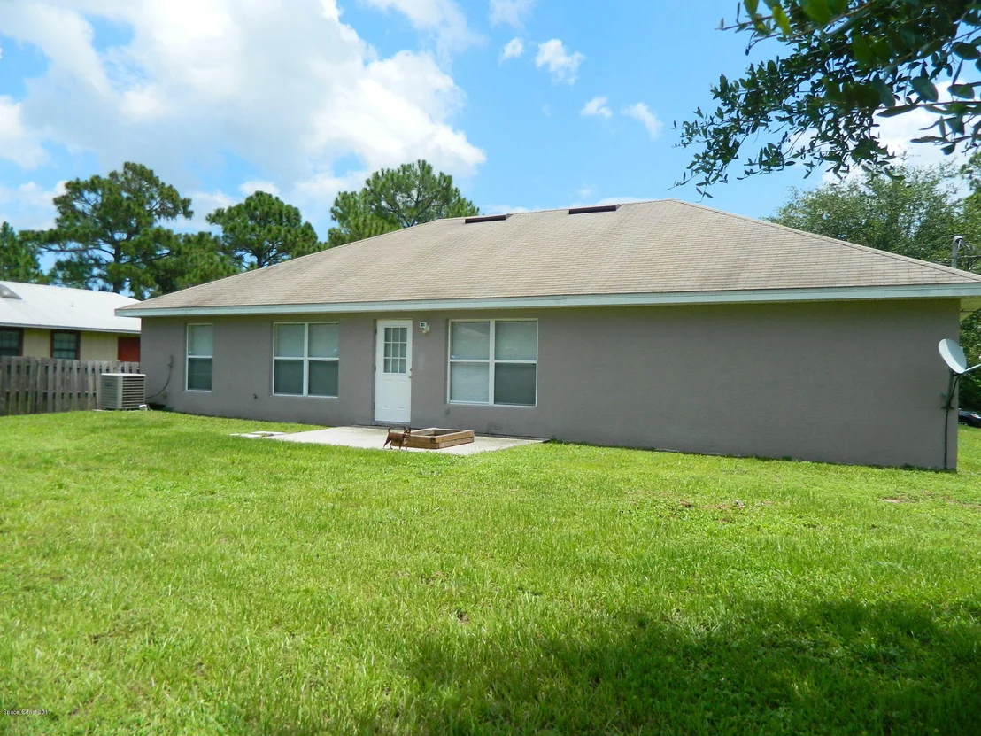 Photo of 3256 Reef Road SE