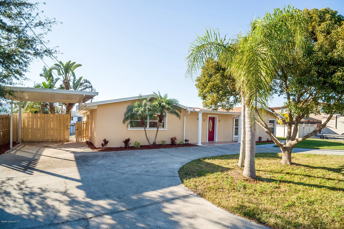 Photo of 830 Heron Road