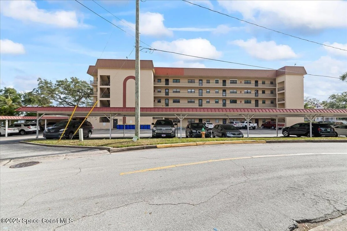 Photo of Unit 303 at 1049 Rockledge Drive