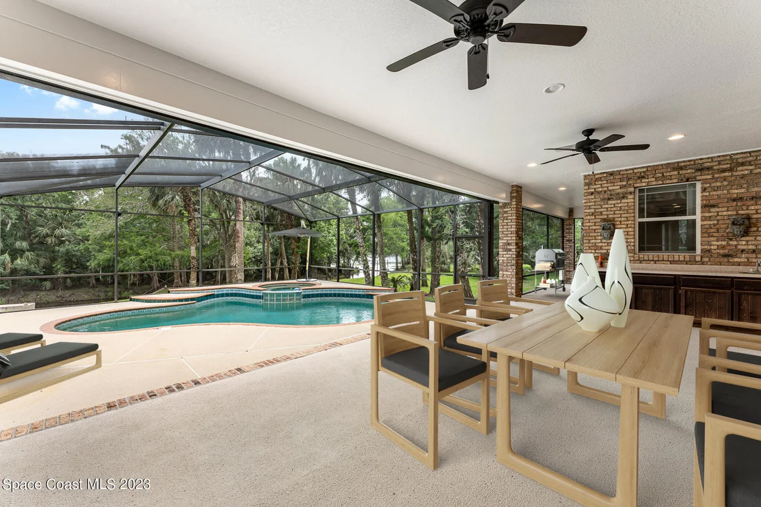 Photo of 927 Iron Bend Trail