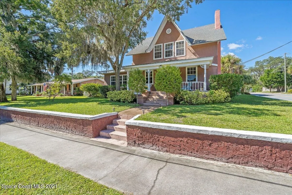 Photo of 1800 Pineapple Avenue