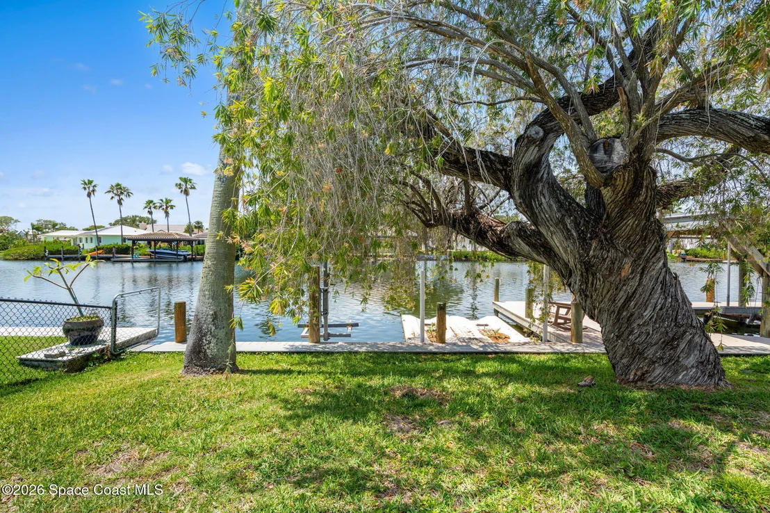 Photo of 213 River Road