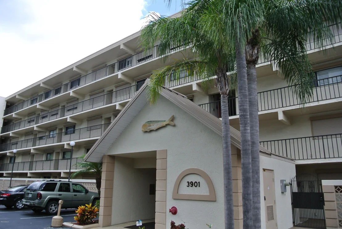 Photo of Unit 502 at 3901 Dixie Highway