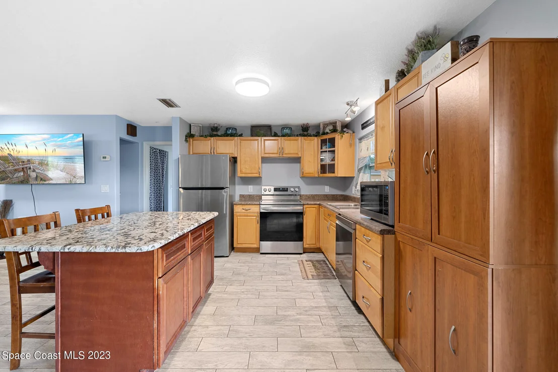 Photo of 990 Emerald Road SE