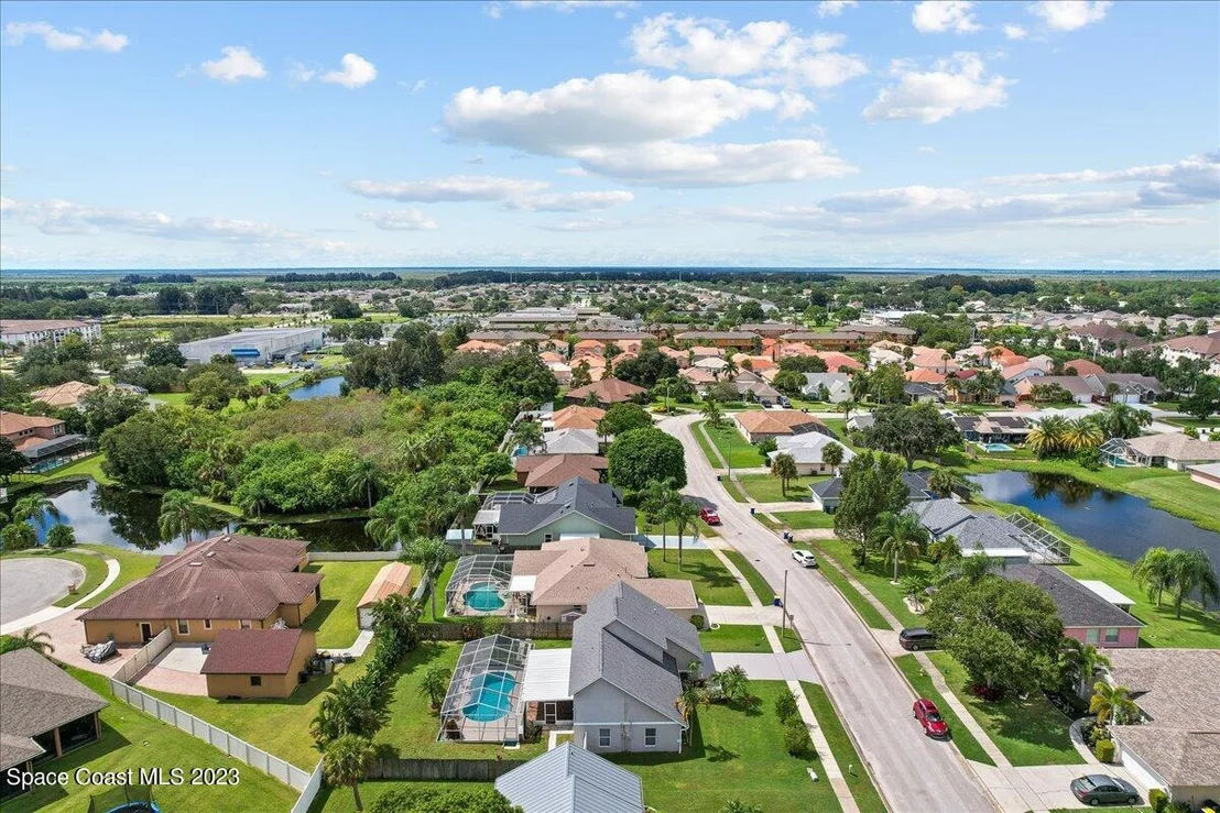 Photo of 1339 Heritage Acres Boulevard