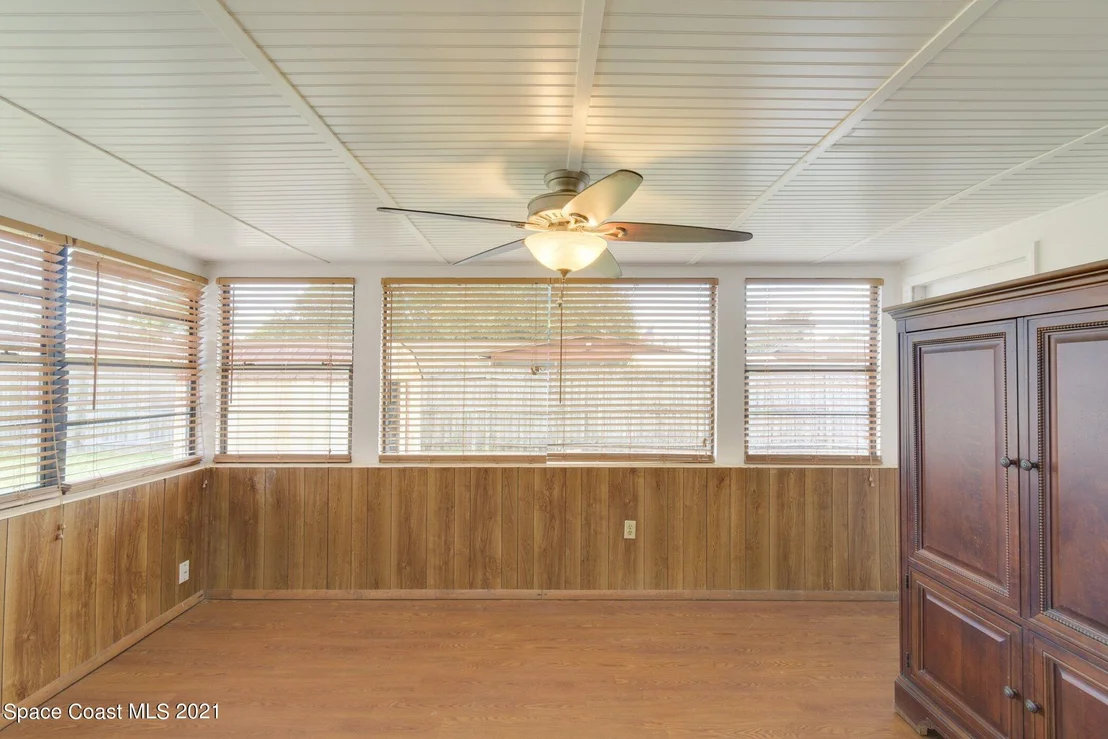Photo of 1933 Oakwood Drive