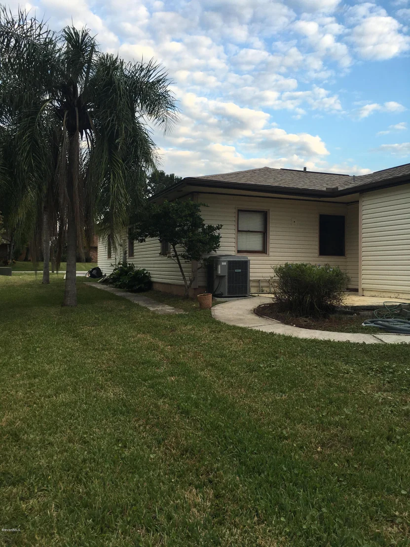 Photo of 1074 Citrus Avenue NE