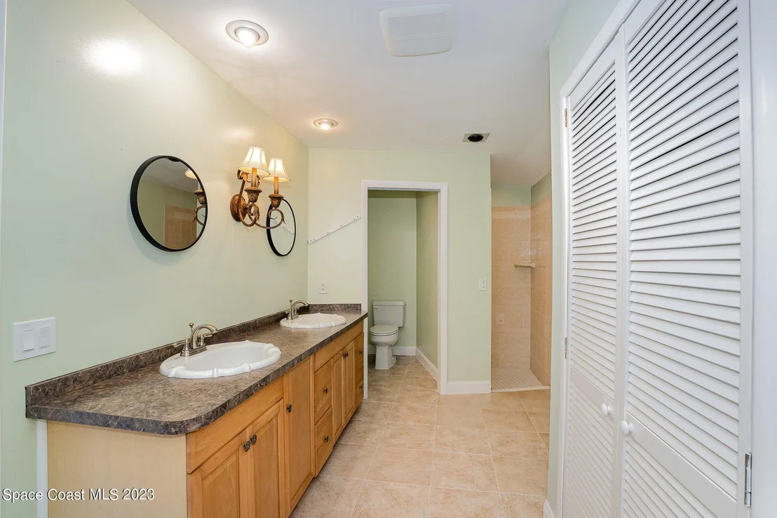Photo of 472 Carmine Drive