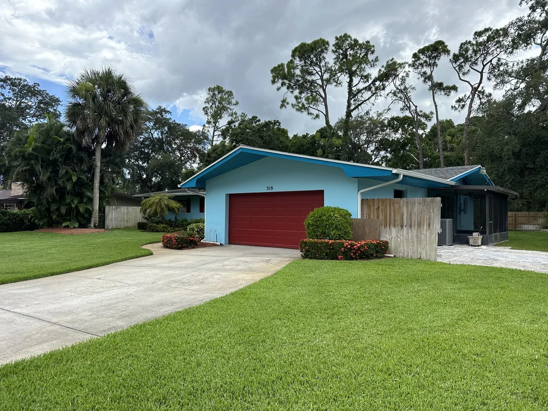 Photo of 319 Meadowood Lane