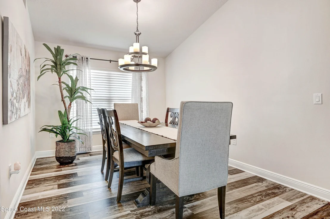 Photo of 1383 Steele Road SE