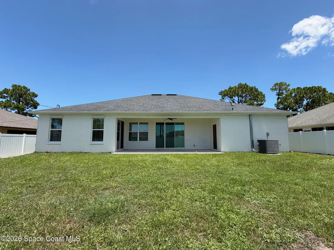 Photo of 382 Eldron Boulevard NE