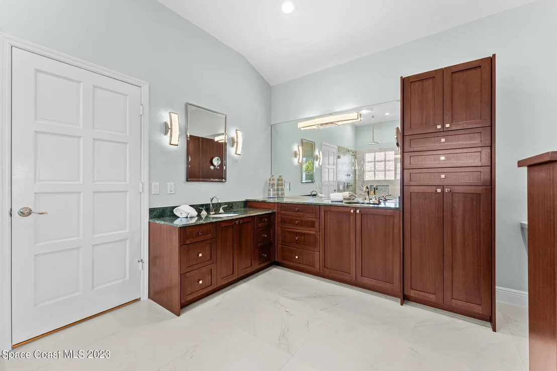 Photo of 751 Malibu Lane