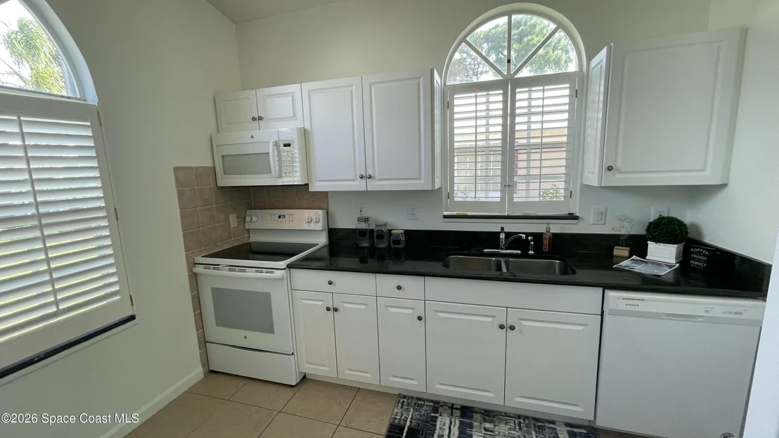 Photo of 865 Bracken Terrace NE