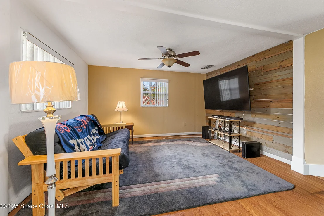 Photo of 409 Lynn Avenue