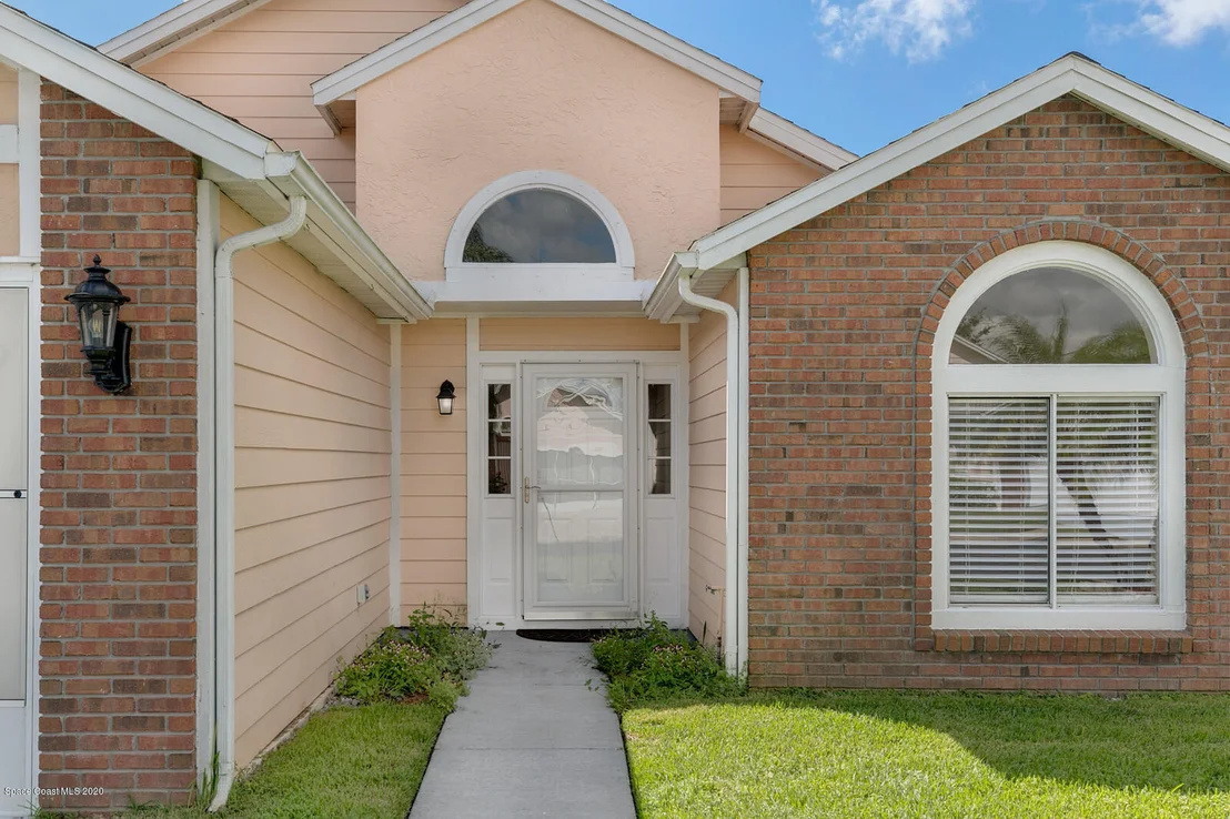 Photo of 1002 S Fork Circle