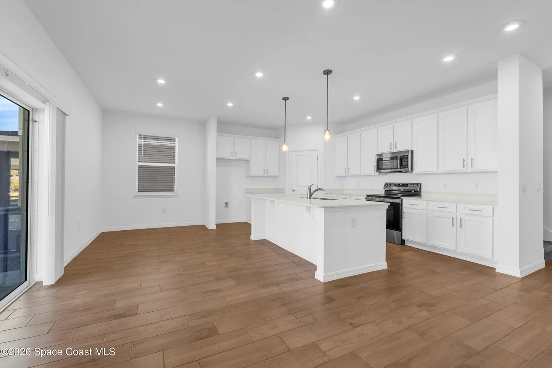 Photo of 757 Castleford Avenue NE