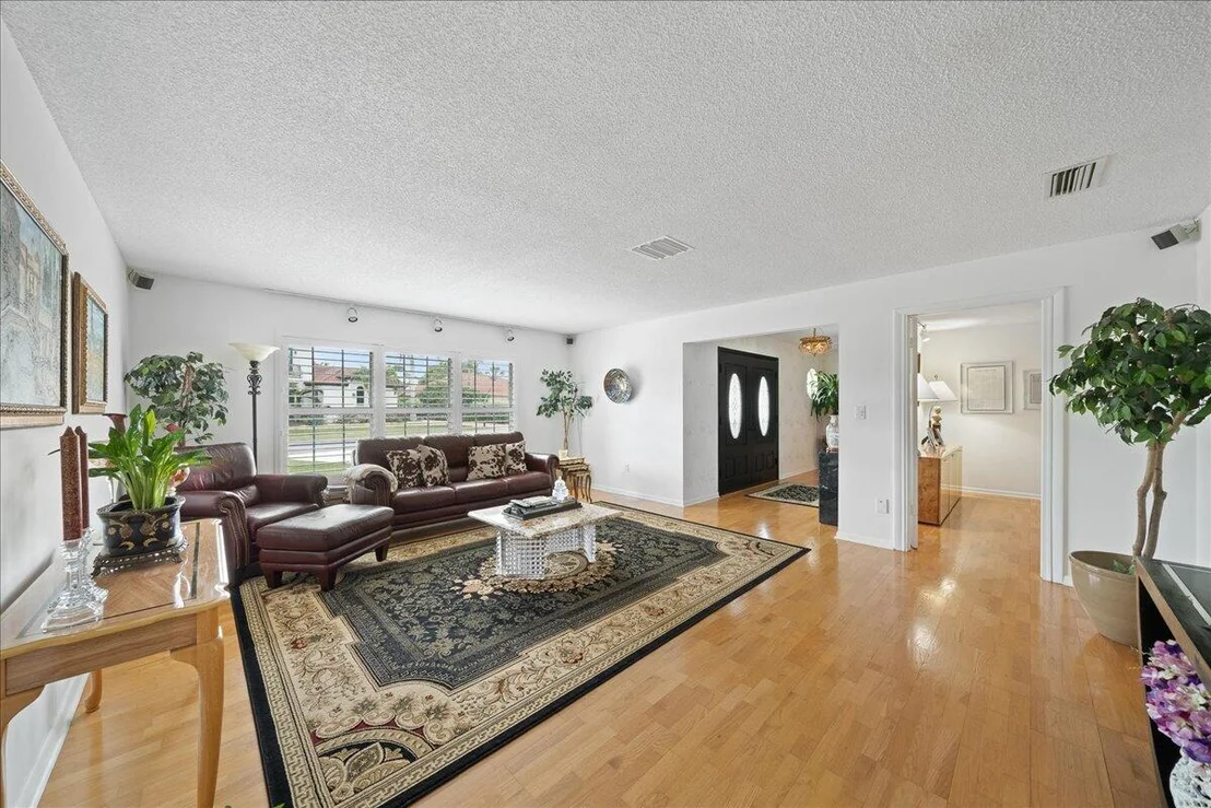 Photo of 716 Malibu Lane