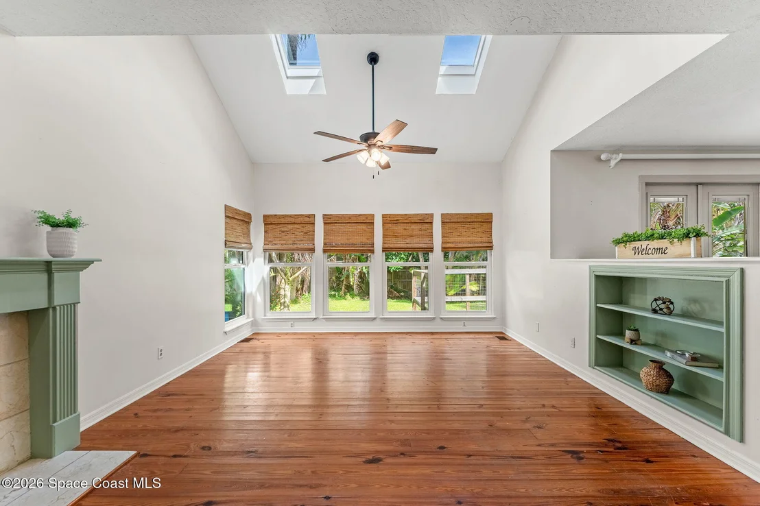 Photo of 220 Cardinal Drive