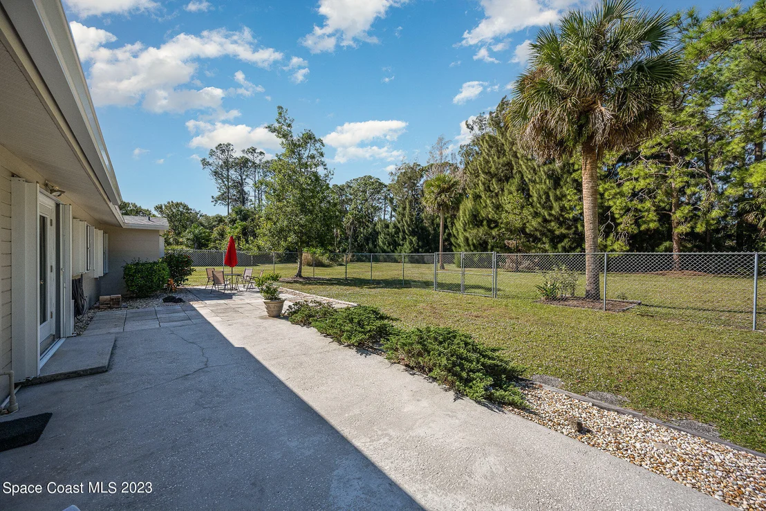Photo of 643 Cocoanut Grove Avenue