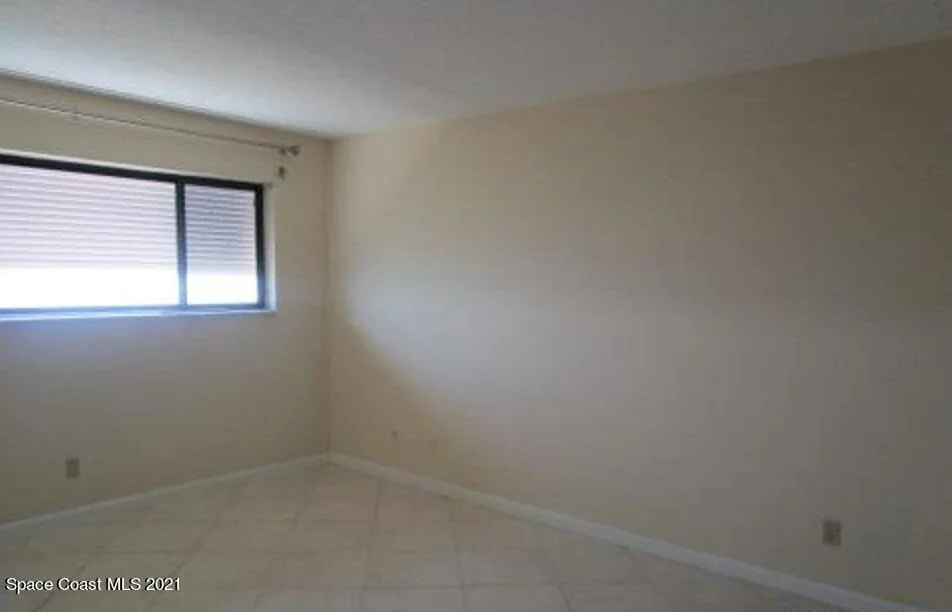 Photo of Unit 301 at 3901 Dixie Highway NE