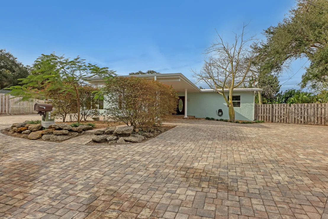 Photo of 592 Hillside Court
