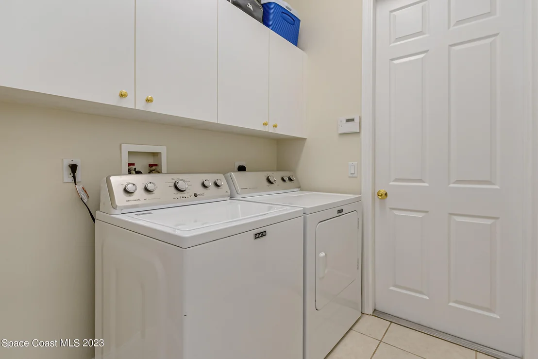 Photo of 844 Chatsworth Drive