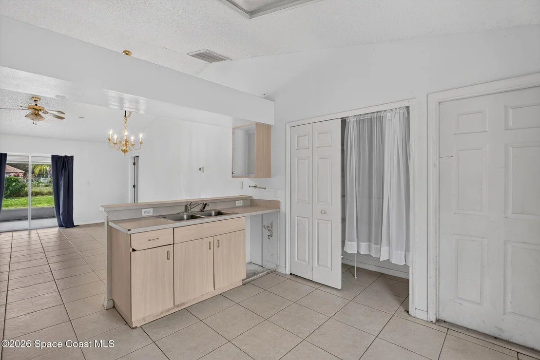 Photo of 1091 Ray Road SE