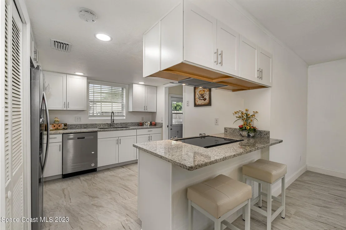 Photo of 581 Oxford Avenue