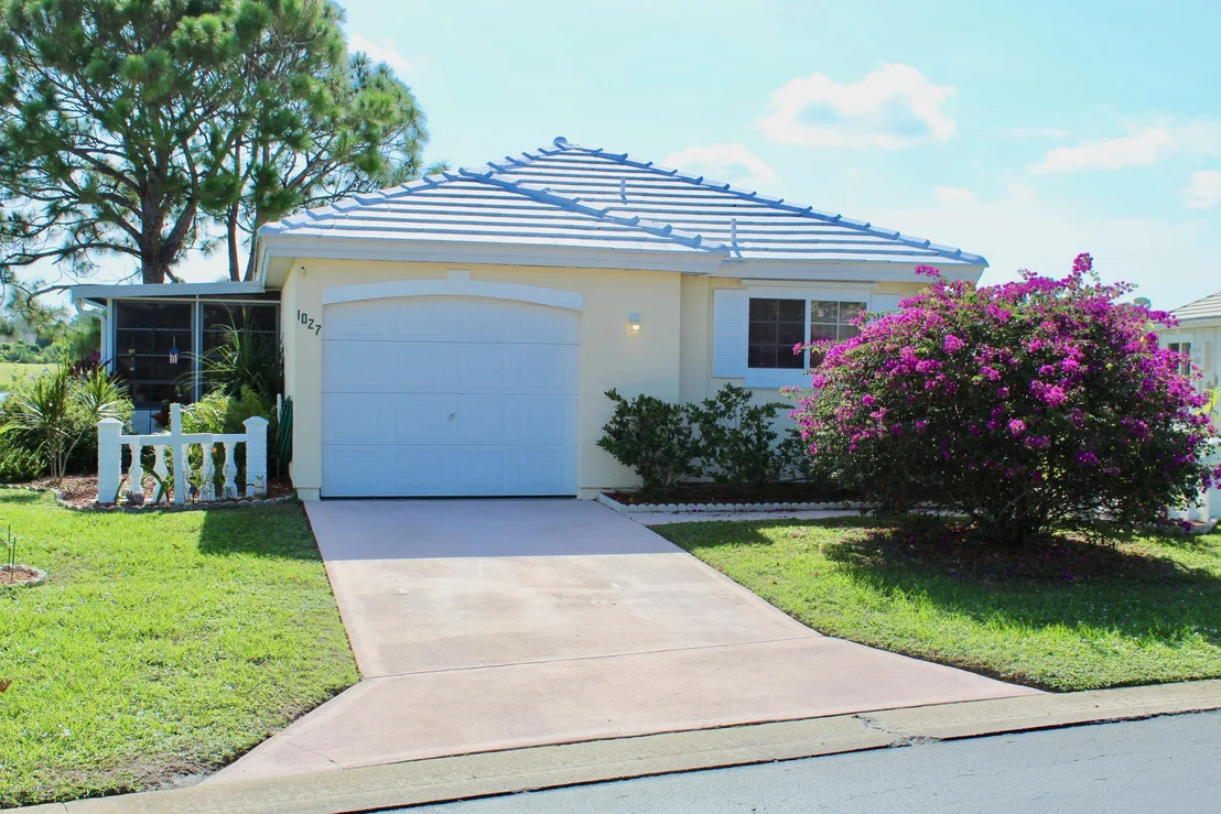 Photo of 1027 Goldenrod Circle NE