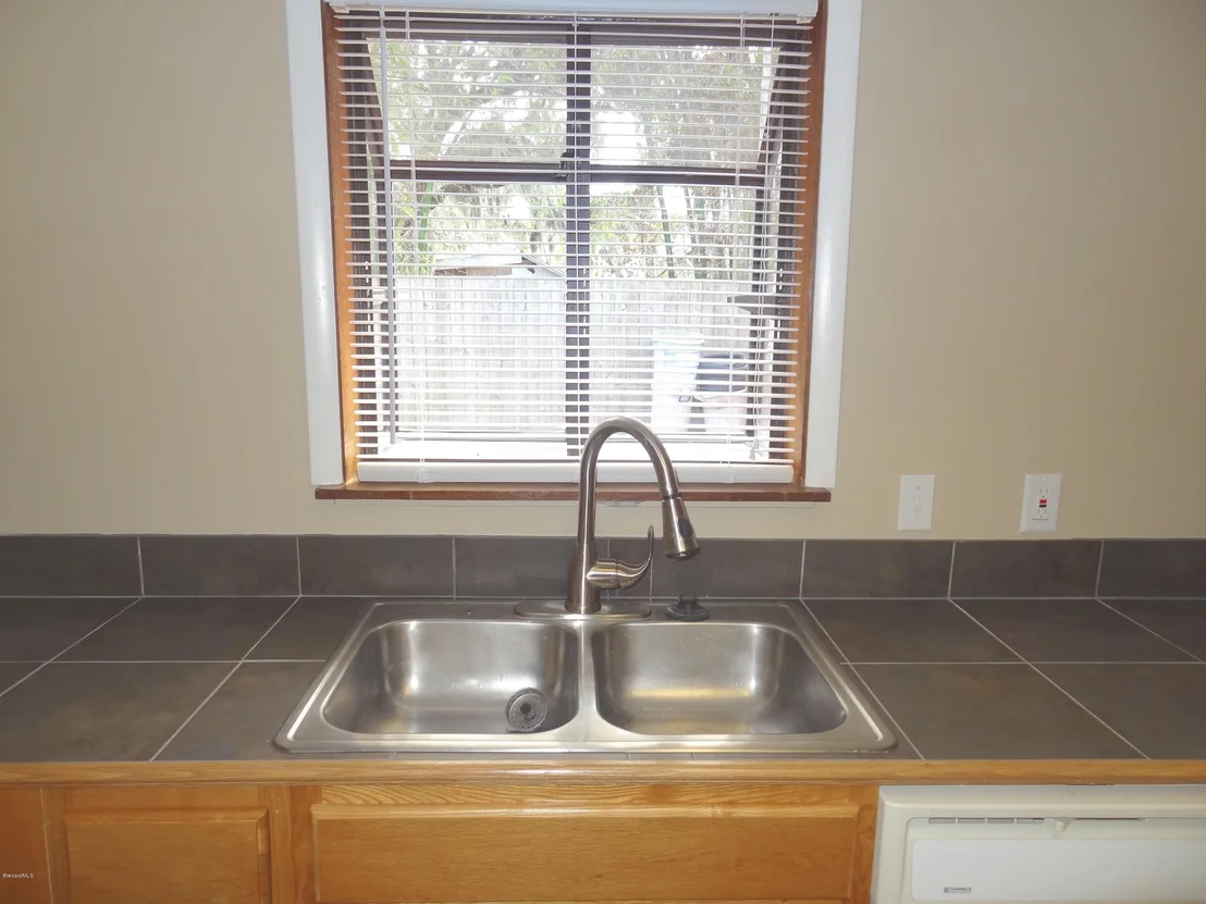 Photo of 1097 Riverdale Drive