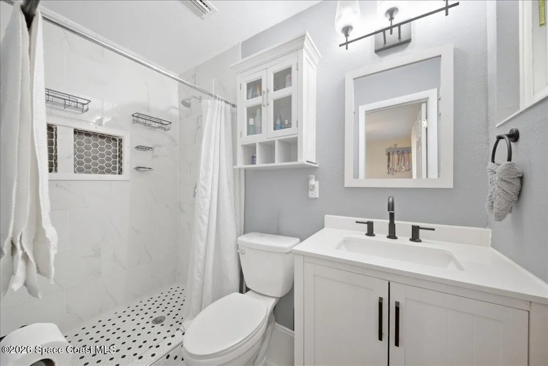 Photo of 2484 Victor Road