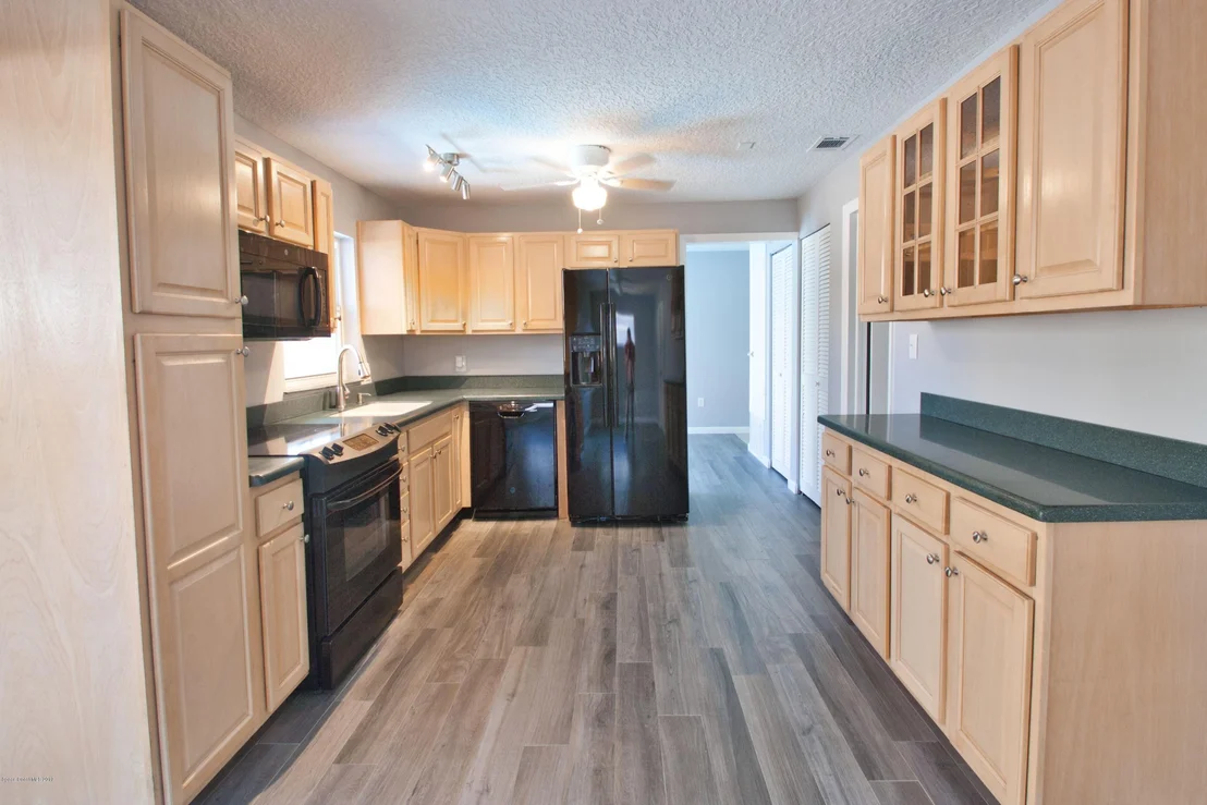 Photo of 878 Kings Post Road