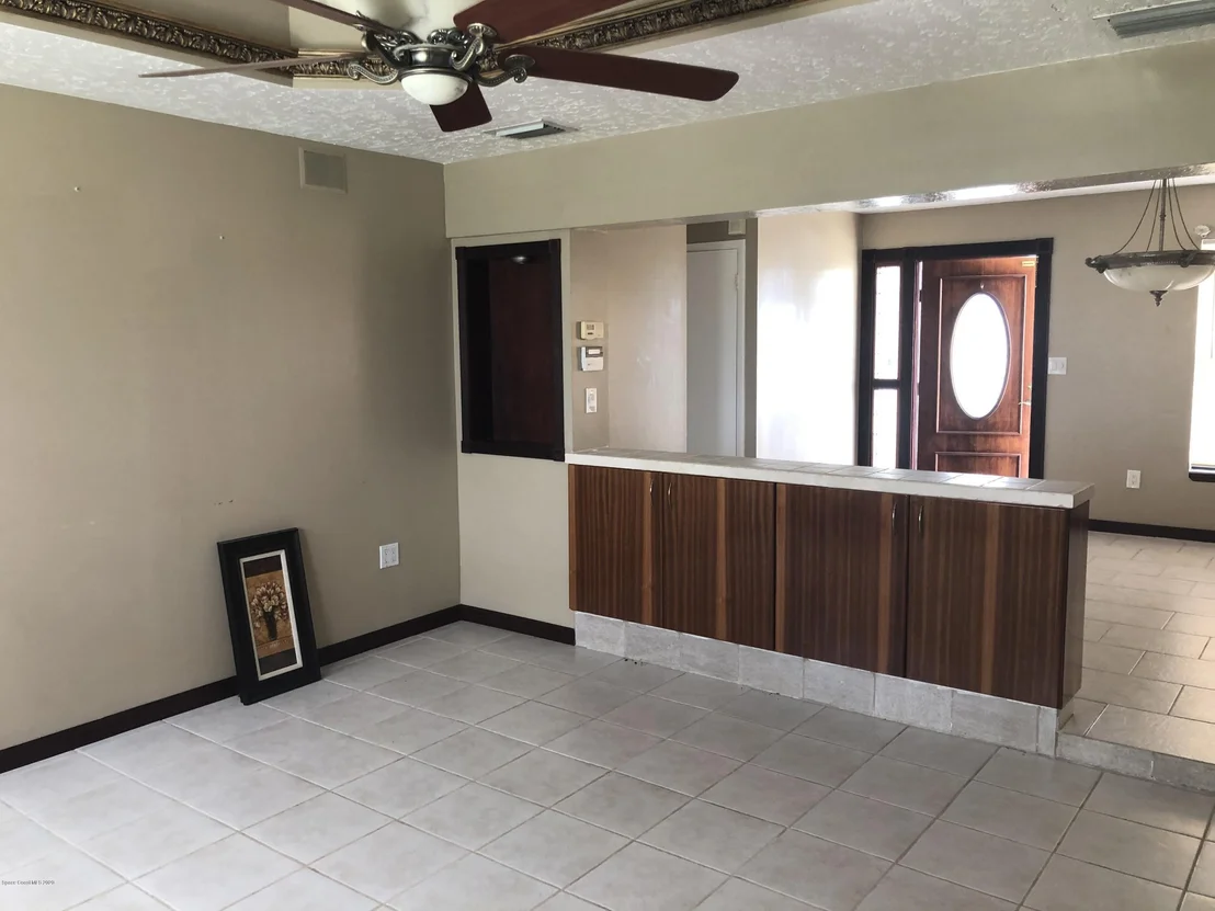 Photo of 3290 Edgewood Drive NE