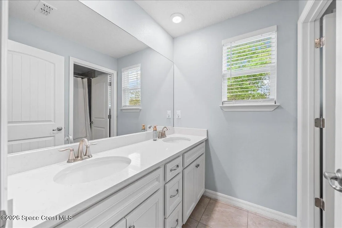 Photo of 800 Lyons Circle NW