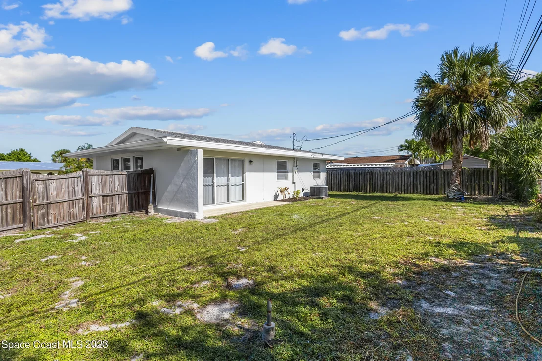 Photo of 948 Darwin Lane NE