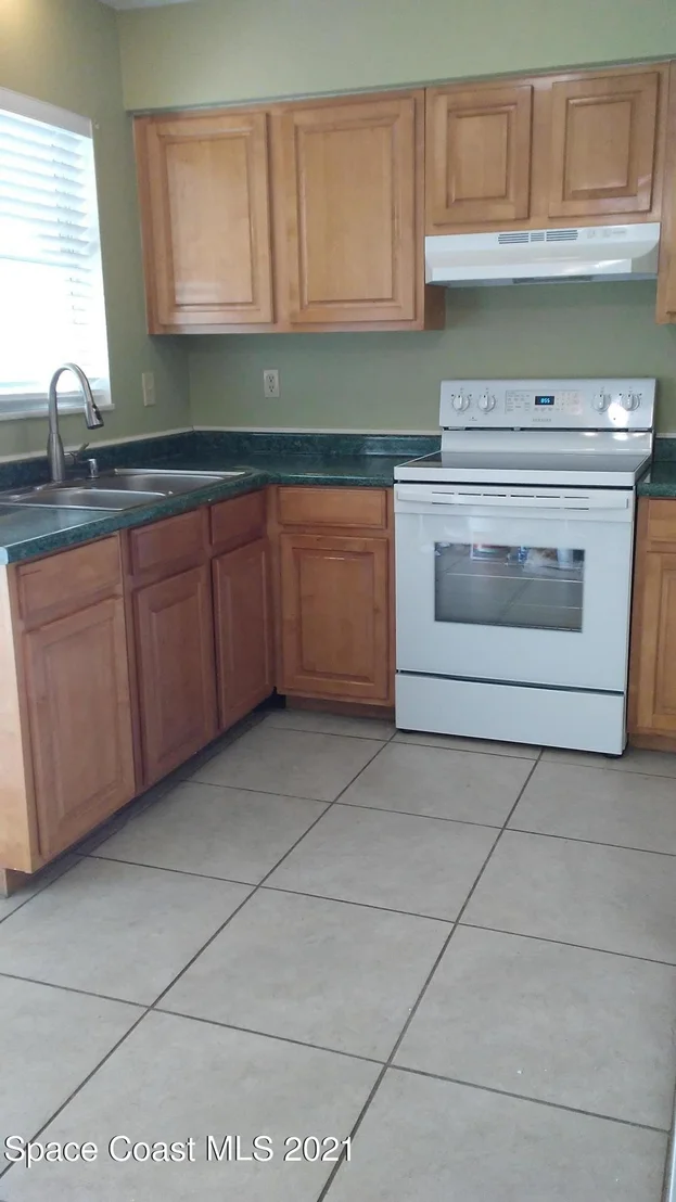 Photo of 886 Angle Street NE