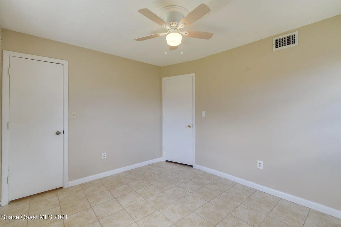 Photo of 1933 Oakwood Drive