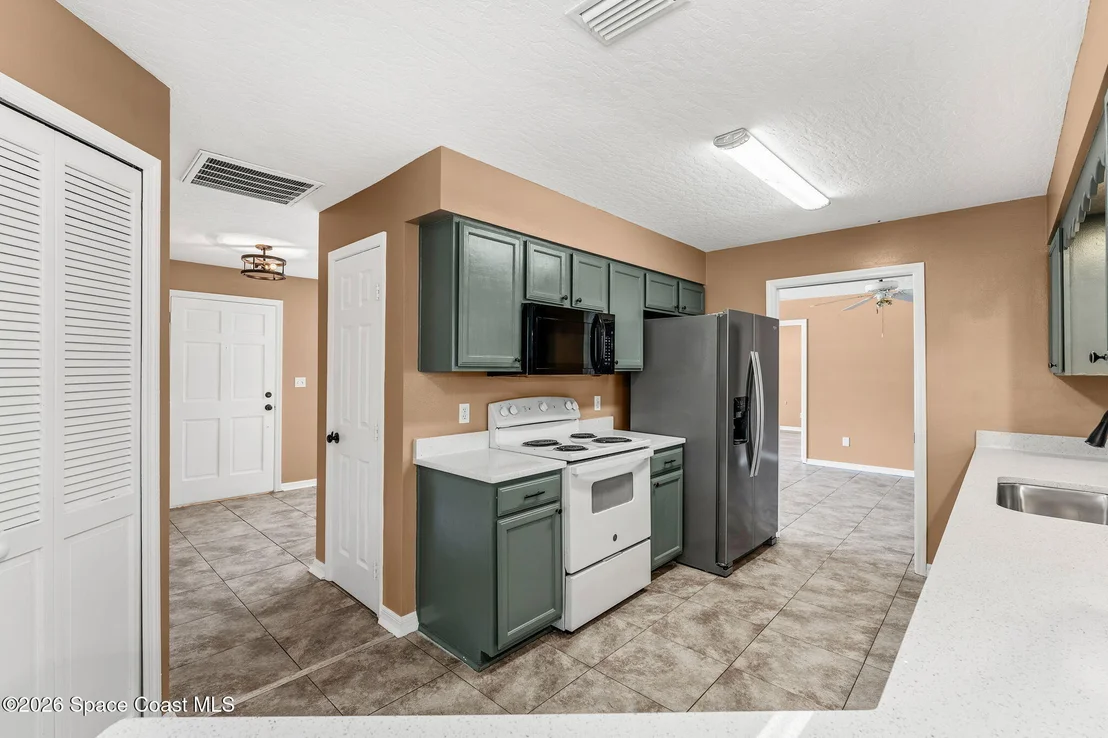 Photo of 950 Whisperpine Drive