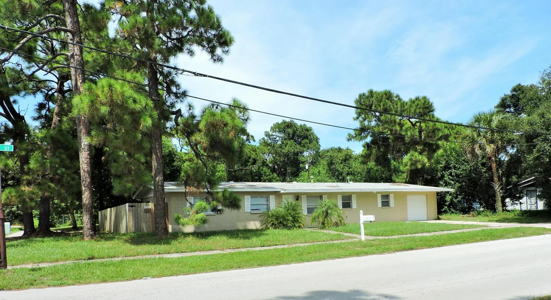 Photo of 1044 HOLMES Street