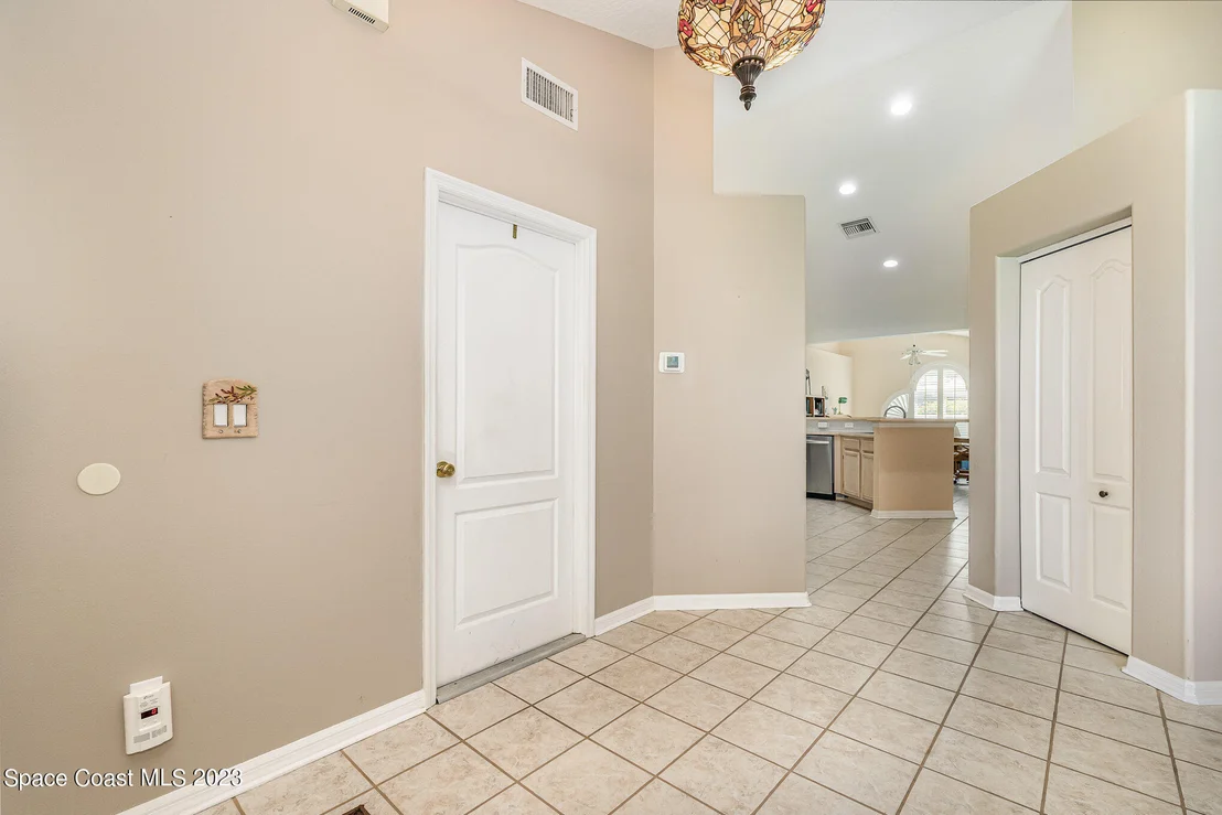Photo of 498 Kimberly Drive