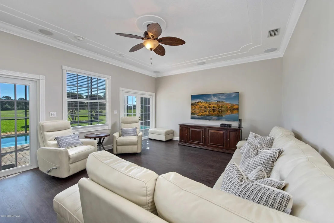 Photo of 637 Woodbridge Drive