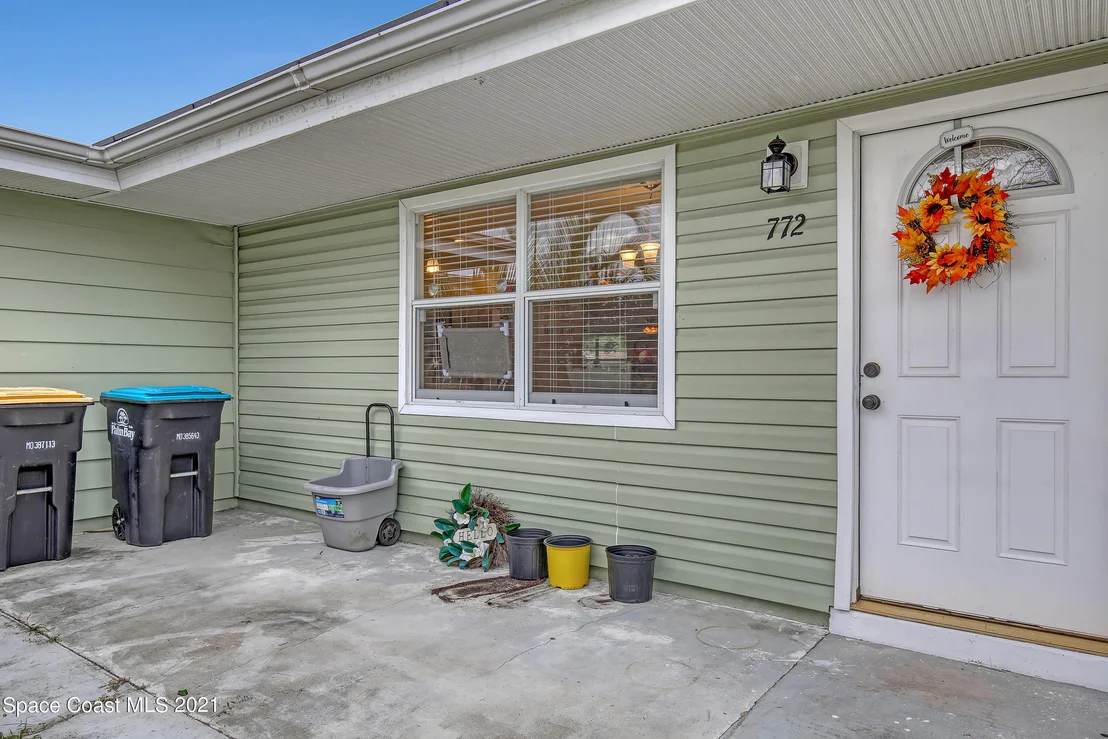 Photo of 772 Bianca Drive NE