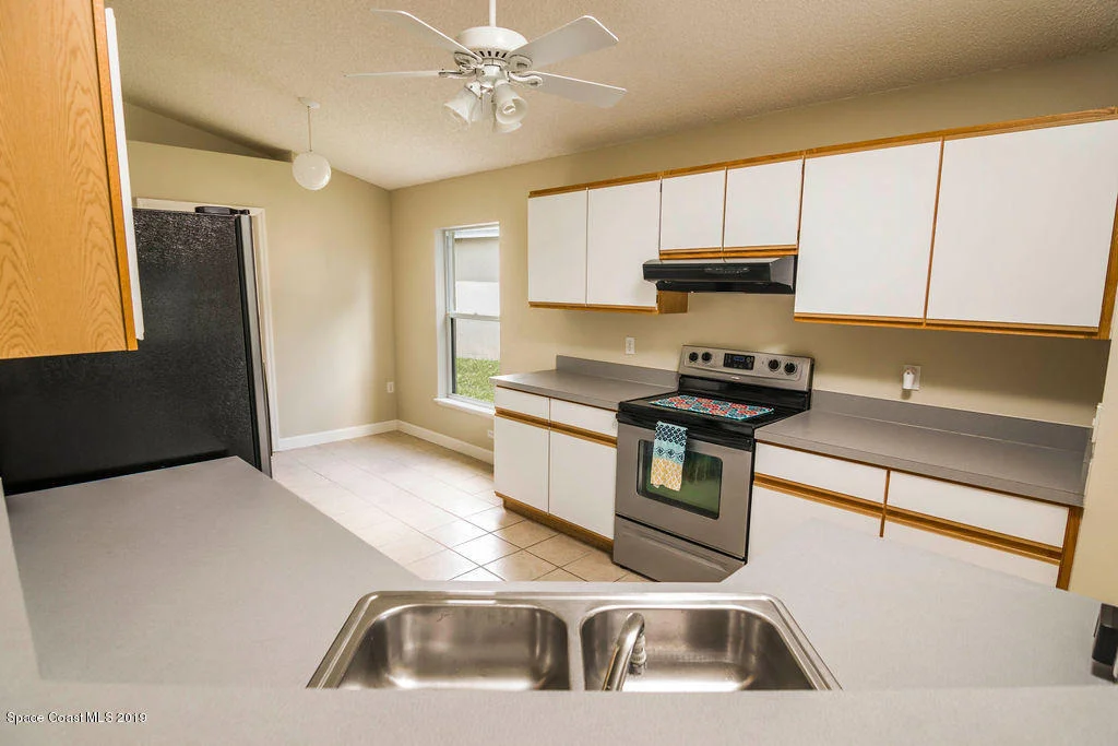 Photo of 1123 White Oak Circle