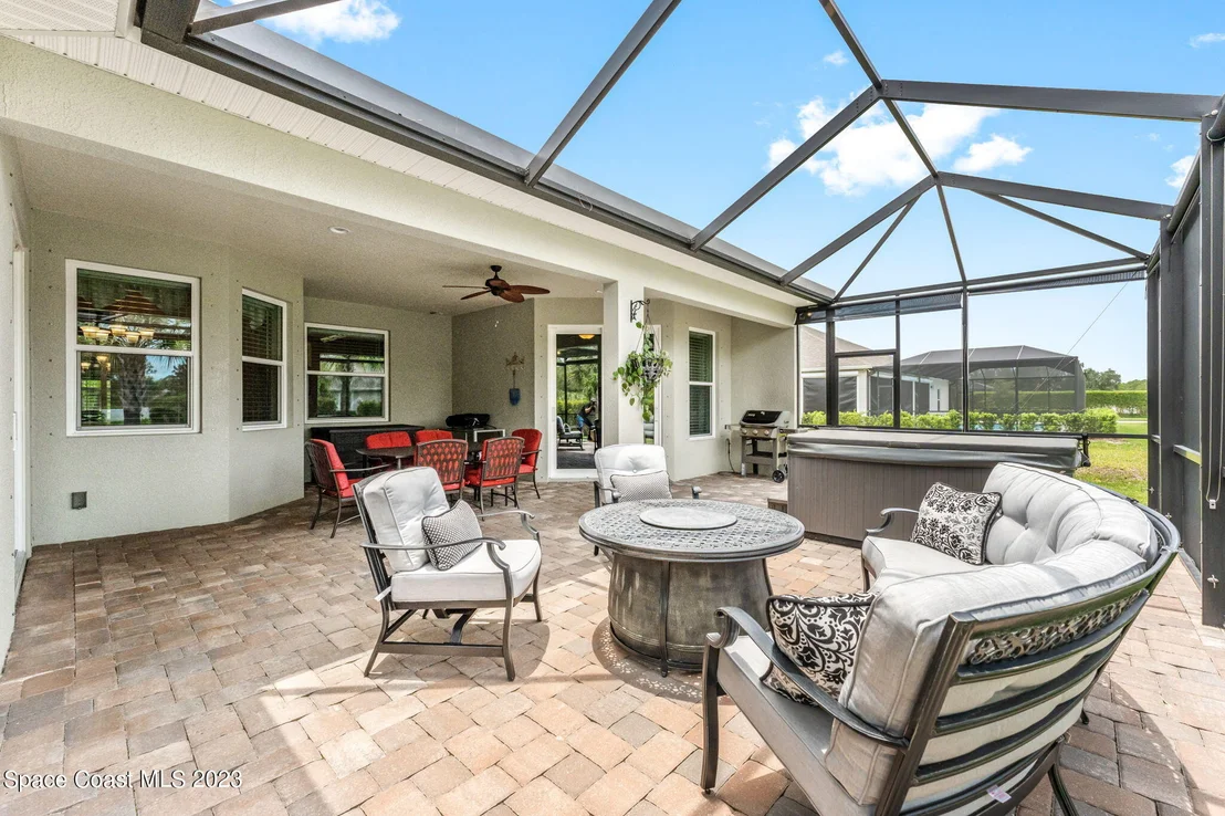 Photo of 2037 Windbrook Drive SE