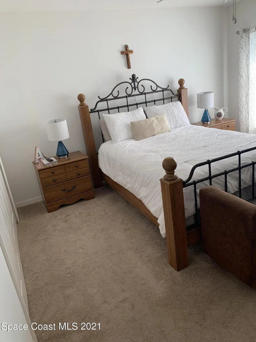 Photo of 3182 NE Edgewood Drive NE